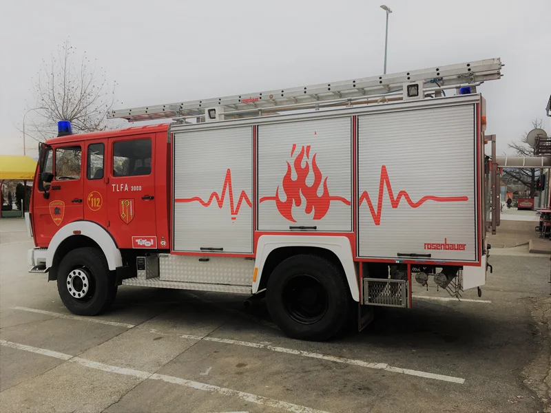 Mercedes-Benz 1222